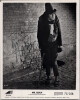Anthony Newley - Grande Photographie avec d&eacute;dicace autographe originale sign&eacute;e. Anthony Newley