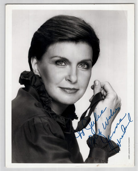 Joanne Woodward - Photographie d&eacute;dicac&eacute;e et sign&eacute;e - 20,2 x 25,4 cm. Joanne Woodward