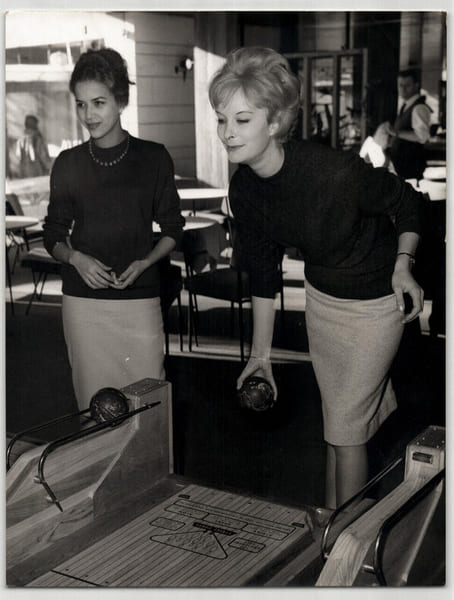 Photographie d'&eacute;poque argentique de mannequins des ann&eacute;es 60 21 x 27,4 cm. 