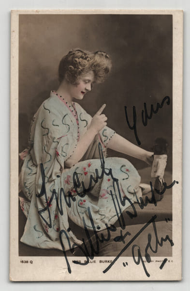 Billie Burke - Carte postale d&eacute;dicac&eacute;e et sign&eacute;e 8,8 x 13,8 cm. Billie Burke