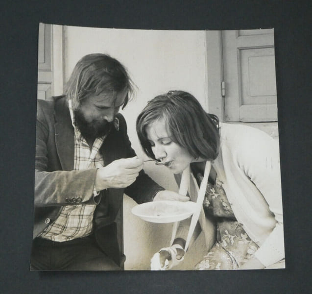 Photographie noir et Blanc d'&eacute;poque ann&eacute;es 70 STERN, Un homme et une femme. STERN