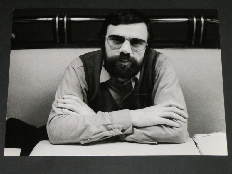 Yvette TROISPOUX - Portrait de Michel KEMPF photographe chez L&eacute;on HERSCHTRITT - Tirage argentique ann&eacute;es 1970 - 25x18 cm. Yvette TROISPOUX