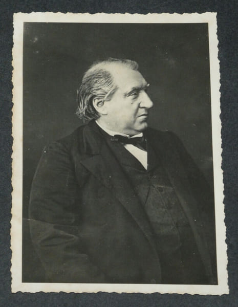Ernest RENAN - Photographie d'&eacute;poque &agrave; bords dentel&eacute;s, 7,5 x 11,2 cm. Ernest Renan