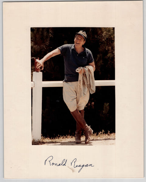 Ronald Reagan - Autographe sur photographie originale - 20 x 25,4 cm. Ronald Reagan