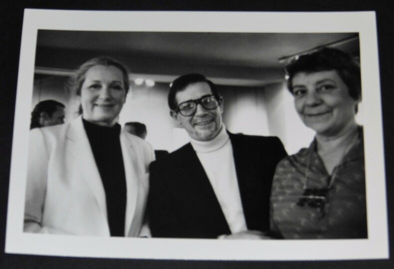 Yvette TROISPOUX - Photographie portrait de 3 personnes non identifi&eacute;es - ann&eacute;es 1970 - Photo argentique avec tampon. Yvette TROISPOUX