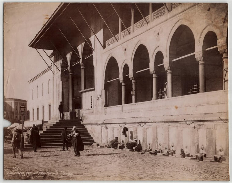 S&eacute;bah & Joaillier, Photographie originale d'&eacute;poque - Fontaines des Ablutions de la Mosqu&eacute;e-Valid&eacute; - Constantinople - XIXe. S&eacute;bah & Joaillier