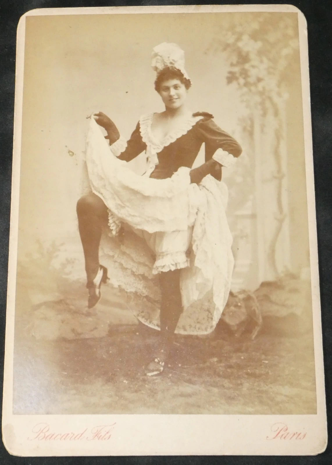 Bacard - Carte cabinet annot&eacute;e Grille d'&Eacute;gout, danseuse du Moulin Rouge - XIXe. Bacard Fils