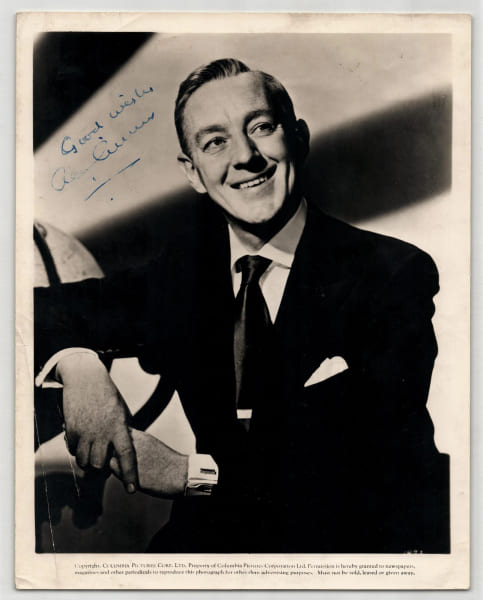 Alec Guinness - Photo d'&eacute;poque sign&eacute;e - Collection Claude Armand - 1971. Alec Guinness