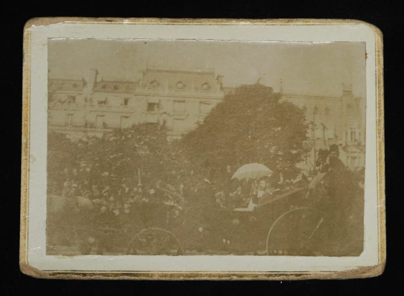 Photographie d'&eacute;poque au format carte de visite du passage du Tsar Nicolas II &agrave; Paris (Avenue du Bois de Boulogne) - Octobre 1896. 