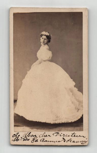 Photo CDV de l'actrice Marie Rousseil par Pierre Petit avec d&eacute;dicace autographe. Pierre Petit