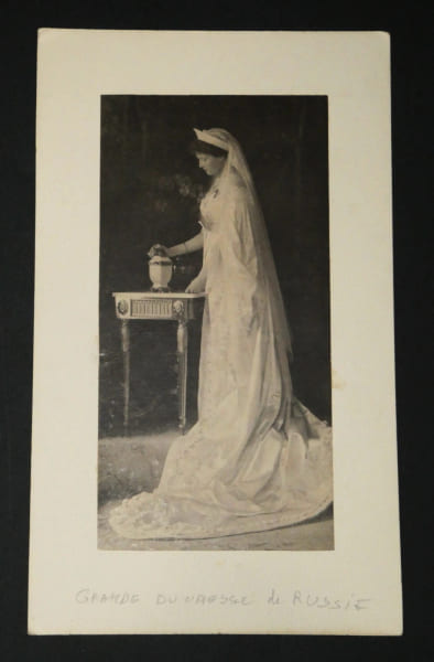 Photographie d'&eacute;poque - Portrait d'une Grande-Duchesse de Russie en tenue de cour - Fin XIXe / D&eacute;but XXe si&egrave;cle. 
