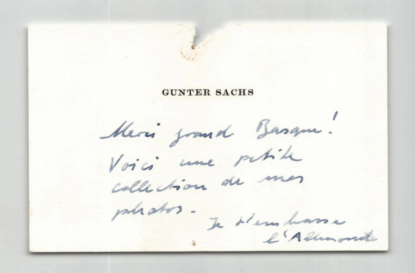 Gunter Sachs - Billet autographe sign&eacute; "l'Allemand", au "Grand Basque" le marquis d'Arcangues. Gunter Sachs