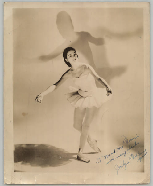 Jocelyn Vollmar - Photographie d&eacute;dicac&eacute;e sign&eacute;e - Ballerine am&eacute;ricaine - 1950. Jocelyn Vollmar