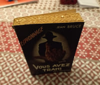 VOUS M'AVEZ TRAHI...