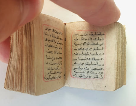 Manuscrit religieux islamique.. [MINIATURE MANUSCRIPT QU'RAN/MINUSCULE CORAN MANUSCRIT]