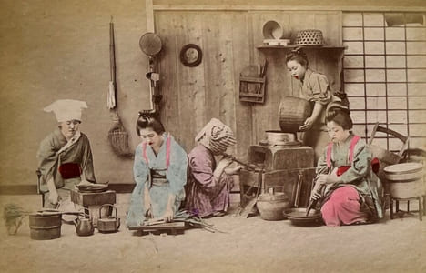 [JAPON - YOKOHAMA - SHASHIN - Album laqué japonanais de 50 photographies colorisées à la main/JAPAN - YOKOHAMA - Japanese lacquer album of 50 ...