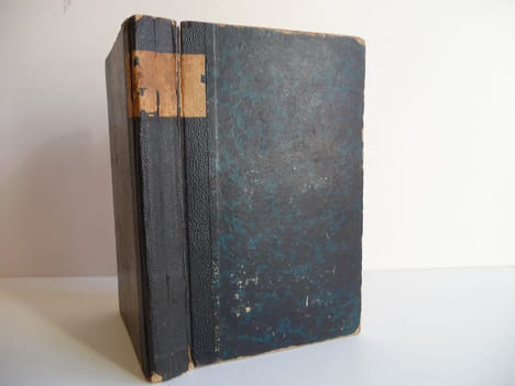 Geschied- en oudheidkundige beschrijving van de pleinen, straten, stegen, waterleidigen, wedden, putten en pompen der Stad Utrecht.. VAN DER MONDE ...
