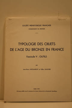 Typologie des objets de l'Age du Bronze en France. Fascicule V : outils.. NICOLARDOT (Jean-Pierre), GAUCHER (Gilles)