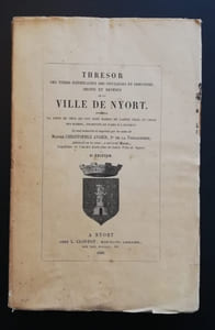 Thresor des titres justificatifs des privilèges et immunitez, droits et revenus de la ville de Nyort. Ensembler la liste de ceux qui ont esté maire de ladite ville, et celle des maires, exchevins et pairs d'à présent.