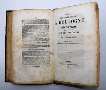 Procès du prince Napoléon-Louis et de ses co-accusés devant la Cour des pairs ; récit des événemens qui ont précédé et suivi le débarquement près de Boulogne, rédigé sur des documents inédits avec des détails biographiques sur le prince Napoléon et sur les principaux personnages compromis dans ce procès. - Le Prince Louis-Napoléon Bonaparte à Boulogne, Révélations historiques et diplomatiques sur cet événement et sur ses rapports avec la quadruple alliance, par M. de C***, maréchal de camp en retraite, ancien ministre plénipotentiaire, etc.