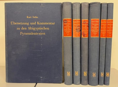 Übersetzung und Kommentar zu den altägyptischen Pyramidentexten.