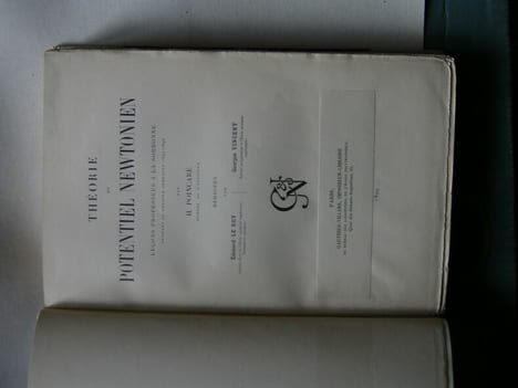 Théorie du Potentiel newtonien. Leçons professées à la Sorbonne pendant le permier semestre 1894-1895. Rédigées par Ed. Le Roy et G. Vincent.. ...