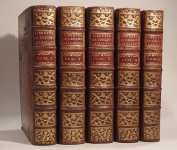 Les Libertez (libertés) de l'Eglise gallicane, prouvées et commentées suivant l'ordre et la disposition des Articles dressés par M. Pierre Pithou, et sur les Recueils de M. Pierre Dupuy, Conseiller d'Etat. Par M. Durand de Maillane, Avocat en Parlement.