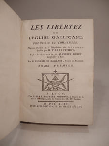 Les Libertez (libertés) de l'Eglise gallicane, prouvées et commentées suivant l'ordre et la disposition des Articles dressés par M. Pierre Pithou, et sur les Recueils de M. Pierre Dupuy, Conseiller d'Etat. Par M. Durand de Maillane, Avocat en Parlement.