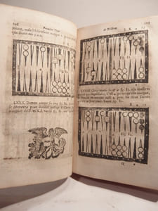 Le Grand Trictrac (tric trac) ou Méthode facile pour aprendre sans maître la marche, les termes, les règles et une grande partie des finesses de ce jeu, enrichie de 170 planches ou figures, avec les décisions des cas particuliers.