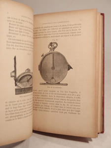 Les Levers photographiques et la photographie en voyage. Première partir : Application de la photographie aux levers de monuments et à la topographie. Seconde partie : Opérations complémentaires des levers photographiques.