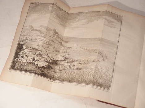 Abrégé des Commentaires de M. de Folard, sur l'Histoire de Polybe. Par M*** Mestre de Camp de Cavalerie. (Les Arts de la Guerre et de la Défense).. ...
