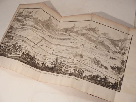 Abrégé des Commentaires de M. de Folard, sur l'Histoire de Polybe. Par M*** Mestre de Camp de Cavalerie. (Les Arts de la Guerre et de la Défense).. ...