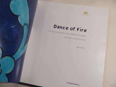 Dance of Fire. Iznik Tiles and Ceramics in the Sadberk Hanim Museum and Omer M. Loc Collections.. BILGI (Hülya)