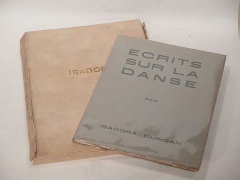 Lot ISADORA DUNCAN : Ecrits sur la Danse. - La Danse de Isadora Duncan. - Soirée organisée par Isadora Duncan au bénéfice de l'Ecole de la Danse de ...