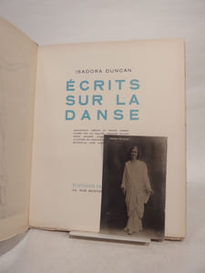 Lot ISADORA DUNCAN : Ecrits sur la Danse. - La Danse de Isadora Duncan. - Soirée organisée par Isadora Duncan au bénéfice de l'Ecole de la Danse de Bellevue. - L'Oeuvre consacré à Isadora Duncan. - Isadora Duncan : Matinée au profit de L'Armoire Lorraine, Palais du Trocadéro.