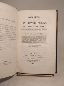 Discours sur les Révolutions de la surface du Globe, et sur les changements qu'elles ont produits dans le règne animal. Sixième édition française, ...