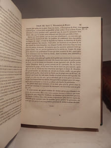 Manuel du tourneur, par L.-E. Bergeron. Ouvrage dans lequel on enseigne aux amateurs la manière d'exécuter sur le tour à pointes, à lunettes, en l'air, à quillocher, carré, à ortraits, à graver le verre, et avec les machines excentriques, ovales, épicycloïdes, etc, tout ce que l'art peut produire d'utile et d'agréable ; précédé de notions élémentaires sur la connoissance des bois, la menuiserie, la forge, la trempe, la fonte des métaux, et autres arts qui se lient avec celui du tour ; seconde édition revue, corrigée et considérablement augmentée, par P. Hamelin-Bergeron. Tome 1, Tome 2, Atlas.