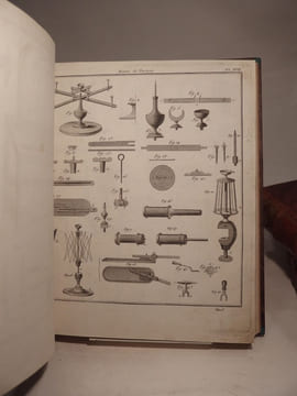 Manuel du tourneur, par L.-E. Bergeron. Ouvrage dans lequel on enseigne aux amateurs la manière d'exécuter sur le tour à pointes, à lunettes, en ...