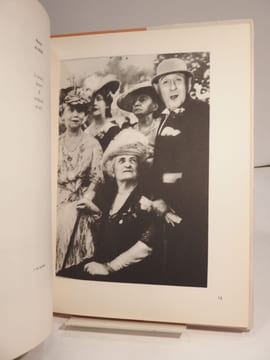 La Tête des uns, le corps des autres. Photomontages de Jean Harold. Préface de Jean Cocteau. Commentaires de Francis Claude.. HAROLD (Jean), COCTEAU ...