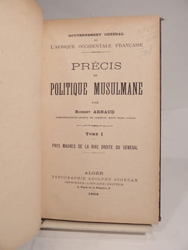 Gouvernement général de l'Afrique Occidentale Française : Précis de politique musulmane, par Robert Arnaud. Tome 1 : Pays maures de la rive droite du ...