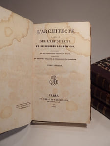 L'Architecte. Notions sur l'art de bâtir et de décorer les édifices. Renseignemens sur les constructions urbaines et rurales. Instructions sur les droits et obligations de l'entrepreneur et du propriétaire.