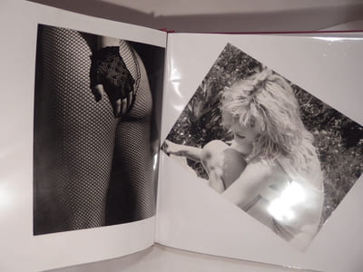 Album de 48 photographies de nus érotiques ou pornographiques.
