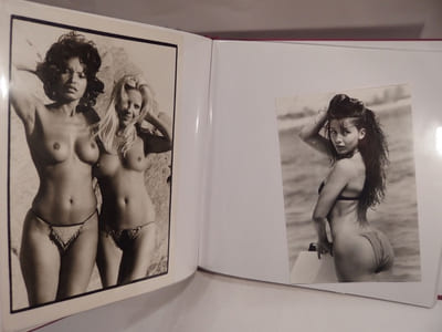 Album de 48 photographies de nus érotiques ou pornographiques.