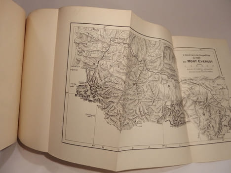 L'Assaut du Mont Everest. 1922. Avec cartes et illustrations. Traduction française par A. de Gruchy et le Commandant E. Gaillard.. BRUCE (C. G.), ...
