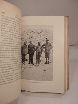L'Assaut du Mont Everest. 1922. Avec cartes et illustrations. Traduction française par A. de Gruchy et le Commandant E. Gaillard.. BRUCE (C. G.), ...