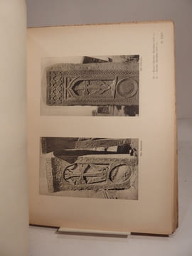 Etudes sur l'Art médiéval en Géorgie et en Arménie. Préface par Henri Focillon.. BALTRUSAITIS (Jurgis)