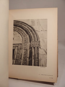 Etudes sur l'Art médiéval en Géorgie et en Arménie. Préface par Henri Focillon.. BALTRUSAITIS (Jurgis)