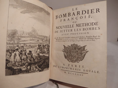 Le Bombardier françois, ou Nouvelle méthode de jetter des bombes avec précision.. BELIDOR (Bernard Forest de)