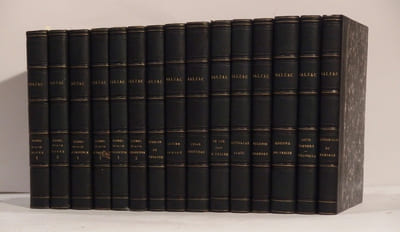 12 volumes de la nouvelle édition des oeuvres de Balzac chez Charpentier (1839-1843) : Physiologie du mariage - Scènes de la vie privée (2 vol.) - Scènes de la vie de Province (2 vol.) - Scènes de la vie parisienne (2 vol.) - Le Médecin de campagne - Le Père Goriot - César Birotteau - Le Lys dans la vallée - Balthazar Claës - Eugénie Grandet - Histoire des Treize - Louis Lambert et Séraphita.