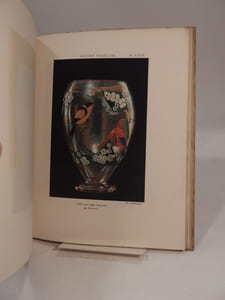 Exposition internationale des Arts décoratifs et industriels modernes Paris 1925. Rapport général présenté au nom de M. Fernand David par M. Paul Léon. VOLUME 5 : Section artistique et technique : Accessoires du Mobilier (Classes 9 à 12).